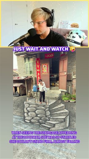 Draw a staircase at the door, and my girlfriend was terrified when she saw it! #artclothing #memes
