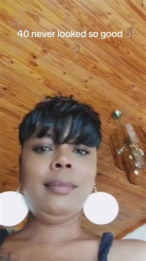 Women in Their 40s: Embracing Beauty and Confidence