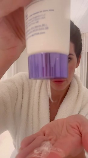 Hope Smith on Instagram: "Watch me go from full face of makeup to no evidence I was wearing any and all BEFORE adding water. This cleanser literally eats away all traces of color on the face. This doesn’t exist. It’s a completely different approach to cleansing. Apply cleanser to dry fingertips on dry face and cleanse. Add water as a phase two of cleanser. This is double cleansing all in one step and I’m obsessed. It’s an experience."