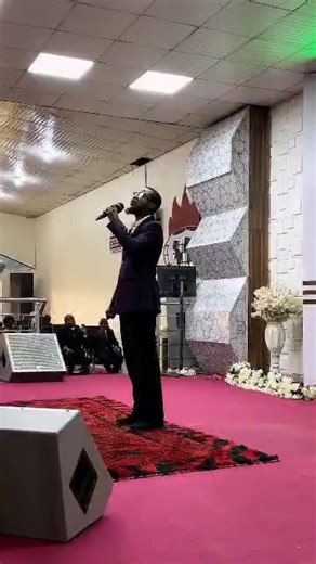 Shots of me singing a Hausa Hymn in church today 🙌