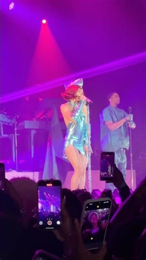 A good time for the lover girlies 🌸💚 | H.S.S. #mariahthescientist #concert