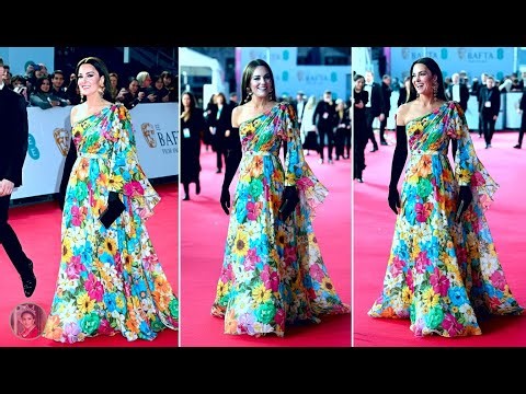 Catherine STOLE THE SPOTLIGHT In McQueen Dress And Daring Opera Gloves Statement at Red Carpet