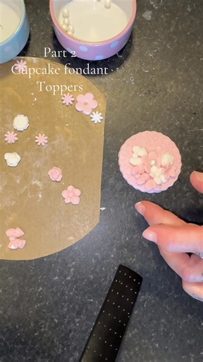 #fondant #toppers #baker #highlyrecommended #lovethem #highlightseveryone #followersreelsfypシ゚viralシfypシ゚viralシalシ #nonfollowersviewers #Stunning #tutorial | Bakedwithlove