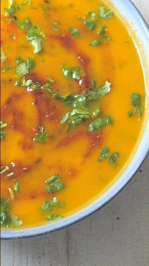 🥕🔥 Soupe de carottes veloutée, épicée et pleine de peps! Un mariage parfait entre douceur et piquant