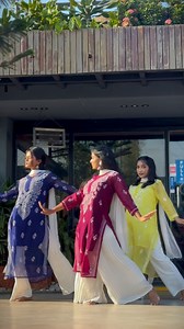 This OG `কে বাঁশী বাজায় রে’ 🪷always hits different! and hearing it again brought back the sweetest memories✨ so we had to make a dance cover! Loved it or not? Comment e drop kore dao!🙌 In frame- AnnaBee , The Anita Way , Mollika 📍The Bubbles | Mollika Chowdhury