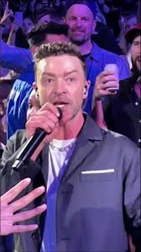 Justin Timberlake Getting Booed On Stage