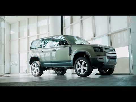 Land Rover Defender with completely automatic side stepping