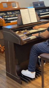 O TOKAI T1 SPINET impressiona com seu timbre brilhante e envolvente. Perfeito para quem busca qualidade sonora em casa ou na igreja. 🌟 📲 Central de Atendimento: 11 91472-3403 ↪️ Siga a loja @fermattaorgaoseletronicos 🌐 Acesse nosso site: fermattaorgaos.com.br 🚚 Enviamos para todo o Brasil 💳 Parcelamos até 12x sem juros | Fermatta Instrumentos Musicais