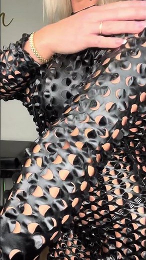 Such a beautiful & unique catsuit! 🖤🐈‍⬛ #ootd #catsuit #shiny #fashion #pvc
