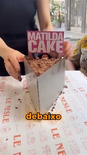 o Bolo da Matilda é incrivelmente gigante!