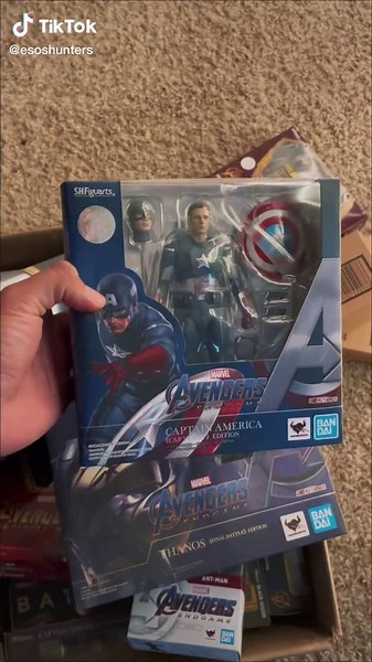 Marvel Shfiguarts Avengers Collection Showcase