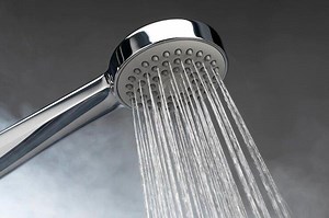 Viral Tiga Gadis Dikunci di Kamar Mandi Akibat Mandi di SPBU, Pertamina: Kami Telah Berikan Teguran - Tribunnews.com