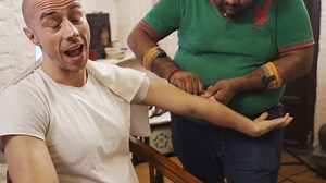 Reading and Massage: Why settle for less? Subscribe to ASMR Barber for serenity now! #asmrbarber #indianheadmassage 00:00 Intro 00:29 Head Massage 11:36 Neck Crack 12:27 Arms Massage with SKIN CRACK | ASMR Barber