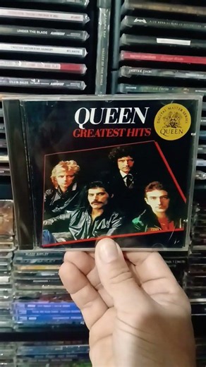 Queen [Greatest Hits] #queen #freddymercury #brianadams #greatesthits #cd