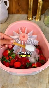 The most satisfying way to wash fruit honestly 10/10! ✨🇺🇸