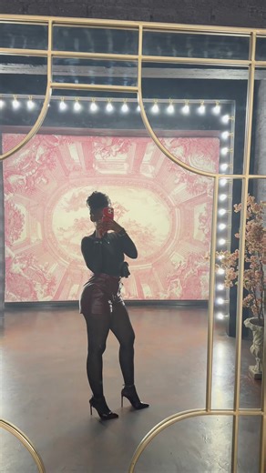 Made it to the famous wall y’all 🙈#jokes #tall #opera