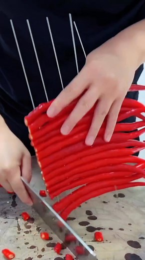 440K views · 1.3K reactions | Red Chilli Cutting Skills Chinese Way #fblifestyle #fbreelsfypシ゚viralfbreelsfypシ゚viral #reelsvideoシ #fbyシvideo #reelsviralシfb #reelsfbシ | knife Chinese skill | Facebook