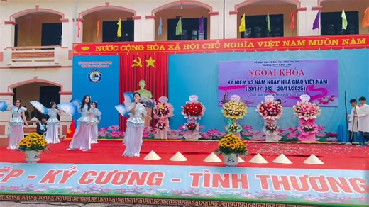 Hát múa: Thịnh vượng Việt Nam sáng ngời Kiếp sau vẫn là người Việt Nam. Chi đoàn 10A2 | Trường THPT Sáng Sơn