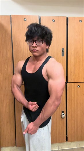 time to do my assignments afters weeks of procasination😹😹#fitness #gym #gymtok #fyp #anglemaxxing