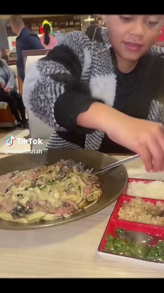 #ziahsfooddiaries #foodies #mukbangvideo #eating