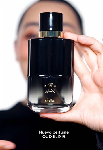 Si quieres oler a lujo… guarda este video. 🤎✨ Oud Elixir combina notas de oud, artemisa y azafrán en un aroma intenso que deja huella por horas. ¿Lo probarías? #perfumetok #fragrancetok #arabicperfume #oud #perfumelover