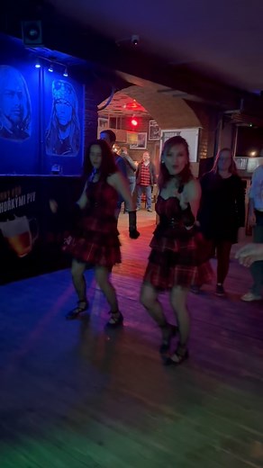 Děvčata to roztáčí, než začneme 😉 Pořádná rozcvička! Vagon, jedeeeeem! | Claymore CZ