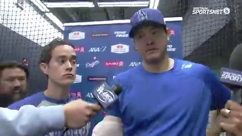 大谷翔平、試合後インタビュー！↓・本日の投球について「出来は良くなかったですけど、責任イニング、球数をしっかり投げられたのでそこは良かったかなと思います」・体の状態は？「状態は悪くはないかなと。投げ心地が良くなかった。遠征の最後なので多少疲れはありますけど、その中でもそれなりに投げていけたので、よかったかなと思います」・ロハスのイニシャルを書いた帽子を被っていたことについて「本人ももちろん、つらいとは思いますけど、それでもこうやってグラウンドに来てプレーして、素晴らしいプレーもありましたし。みんなでチームとして支えていければいいんじゃないかなと思います」