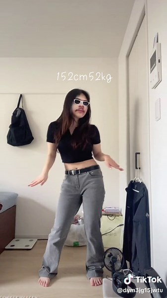 おすすめのおぴりを丸くする筋トレ教えてくだぴい‼️この夏はジーパンの似合う女になるぞ〜🌞🌴🌺✨ クソ簡単な振り付け覚えられなくても踊れたからギリハッピー‼️‼️😆#ボディメイク #彼氏にバレませんように #骨ストと繋がりたい #筋トレ #ダイエット記録