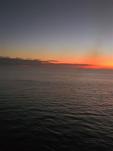 There's something magical about watching the sunset at sea. No distractions. No rushing. Just you, the horizon, and permission to simply be. ✨ The ocean has this way of reminding us that we're both small and significant all at once. That peace isn't something we chase—it's something we allow. If you've been running on empty, maybe it's time to set sail and refill your cup. 🌅⚓