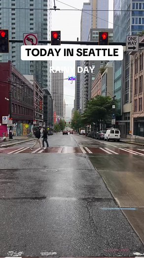 Rainy Day in Seattle - Exploring Downtown on a Wet Day