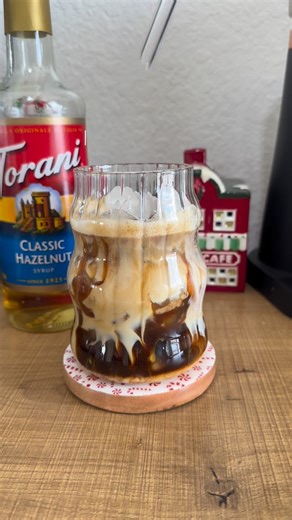 Hazelnut iced latte Here’s what I used ⤵️ • @grateful.earth instant espresso • 3oz hot water • 1tbs hazelnut syrup • ice • oat milk #icedlatte #gratefulearth #coffeeathome #cafecito #mushroomcoffee #explore #fyp | Cafecitopls