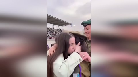 Israeli hostage attends ceremony after release from Hamas captivity