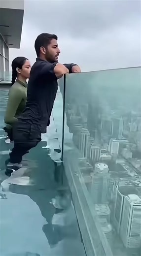 Dangerous Glass Infinity Pool Collapse