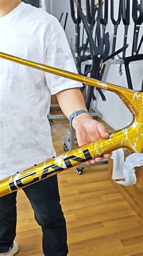 ICAN.JP on Instagram: "Flyee T47｜組付け準備の“小物パーツ取り付け”工程 #8 Flyee T47フレーム工程の第8工程。 ガイドパーツや小物類を取り付け、組付け作業に必要な準備を整えます。 フレーム機能と最終組立の効率を支える大切な工程です。 #Flyee #ICAN #カーボンフレーム #ロードバイク #自転車フレーム #小物パーツ #組付け #パーツ取り付け #bikebuild #framebuild #ロードバイク整備 #トライアエロ #自転車好きと繋がりたい #T47"