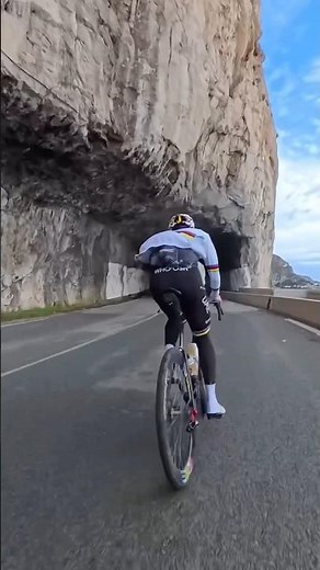 😍 POGAČAR IN MÓNACO #monaco #poğaça #uae #colnago #rider #cycling #love #bikelife #bikelover #enjoy