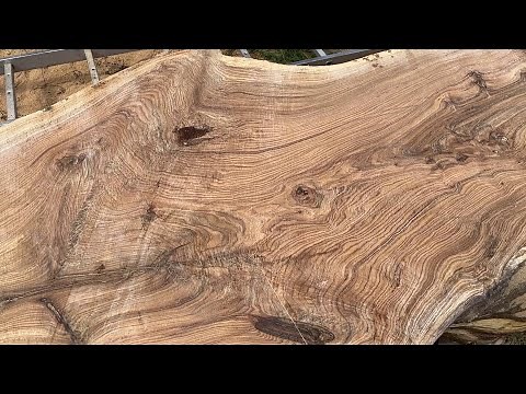 Beautiful texture of oak slabs