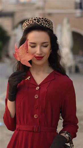 A nod to 1940s sophistication 🍁 Lucille’s bakelite-style buttons, chest pockets, and pin-stitched skirt make vintage style effortless. | The Seamstress of Bloomsbury