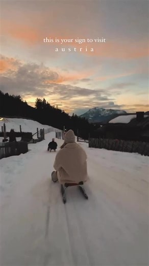 Living for these moments .. 🏔️ Wohin geht euer nächster Trip ? Aktuell haben wir bis auf unseren Van Trip im Juni nach Norwegen noch nichts geplant. 🚐 Hätte aber so Lust die kommenden Wochen nochmal in die Sonne zu fahren. Habt ihr Tipps wo es in den nächsten Wochen schon angenehm warm ist ? Bestenfalls Europa? 🫢 Letztes Jahr waren wir um Ostern herum in Barcelona. Das war auch richtig schön! 🥹 ________________________ #austria #österreich #jufenalm #reiseliebe #winterwonderland #winterurlau