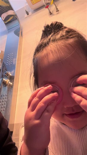 Cảnh Voi Vui Vẻ Gây Cười và Ấn Tượng