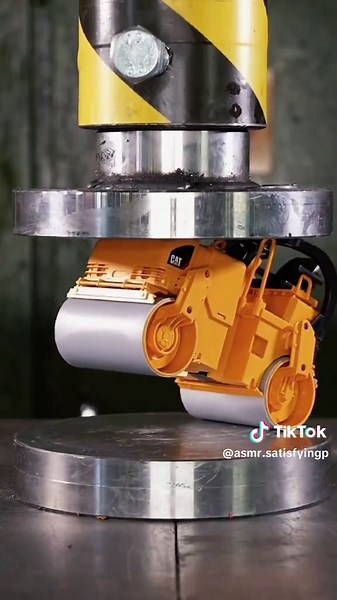 Satisfying Chastity Cage ASMR with Hydraulic Press