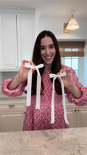 Make sure to SAVE this for the holidays🎄 How to make DIY Tree Bows 🎅🏻 What you’ll need: 🎀 Ribbon (I found mine at @hobbylobby ) 🧷 Alligator clips (also from @hobbylobby ) ✂️ Scissors Instructions: 1️⃣ Cut your ribbon to your desired length. 2️⃣ Hold the ribbon in place with your thumb and index finger. 3️⃣ Make your first loop around your index finger using your free hand. 4️⃣ Tuck the loop under and pull through to create a knot. 5️⃣ Fluff and adjust your loops until they’re even. 6️⃣ Trim