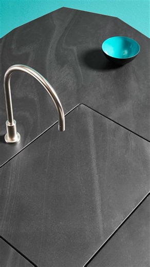 Explore Offmat, Marmo Arredo’s experimental kitchen concept unveiled at Milan Design Festival, featuring an invisible sink that emerges with a simple gesture. Redefine kitchen norms with this innovative design. #Offmat #KitchenInnovation #milandesignweek #kitchendesign #kitchen #kitcheninnovation #kitchendecor #kitchentechnology #kitchensink | Homedit