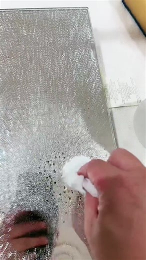 バスルームの鏡とガラスの水垢除去法