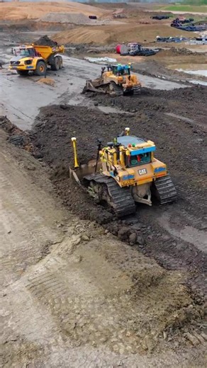 Building New Road Layers with Collins Earthworks Ltd Machinery