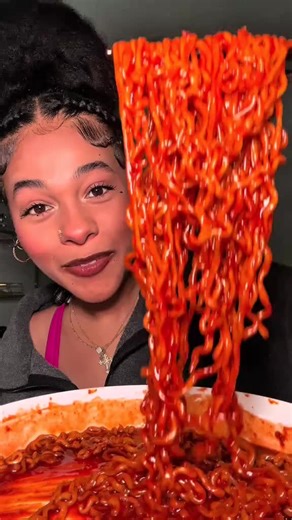 #Aaronmyarbrough #foryoupage #fypシ #fyp #viraltiktok #viral #mukbang #explore #shorts #Recipe #asmr #eating #creatorsearchinsights #buldakramen #buldak #spicy #noodles