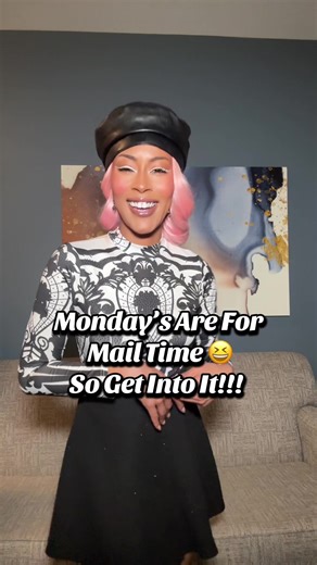 NEW MONTH NEW MAIL TIME 😆 And some NEW PR !! 🤩🤩🤩 🗣️SO STAY TUNED FOR THE #UNBOXINGS and #REVIEWS 💞💞💞 🤍 #UGC #Fashion #mailtime