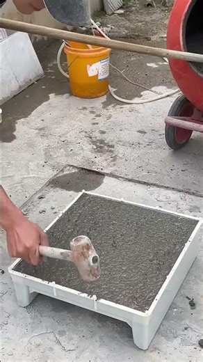 Molding process of cement floor tiles