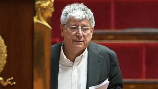 L'insoumis Eric Coquerel se rend à Bercy pour consulter des documents et vérifier si le ministère connaît les riches Français qui ne paient pas d'impôts