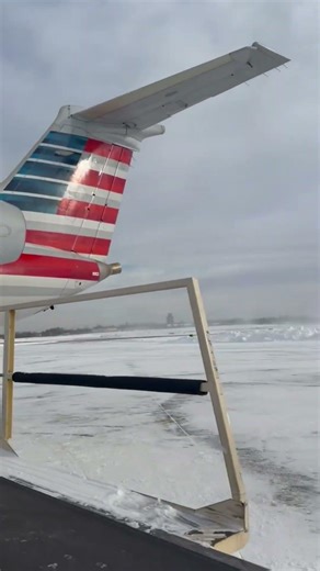Snowy Airport Chaos American Airlines Ground Action | De Icing in Extreme Cold American Aircraft