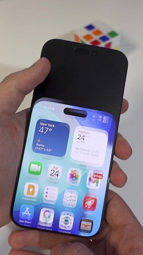 iPhone screen sliding down randomly? here’s why 📱 it’s called reachability and most people trigger it by accident. turn it off in seconds and fix it for good. did you know this? 👇 #iPhoneTips #TechTips #iPhoneSettings #AppleTips #tiktoklearningcampaign